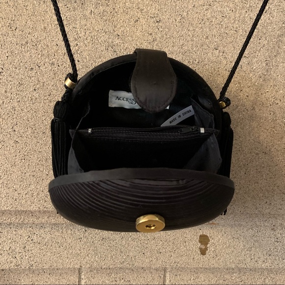 🌿🌿Unique cross body bag!🌿🌿 - Picture 2 of 4